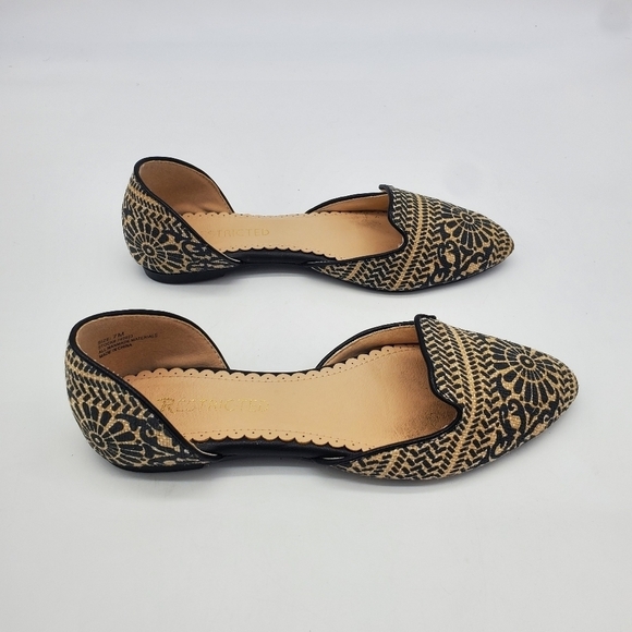 Restricted Shoes Women's 7M Point Toe Flats - Picture 4 of 8